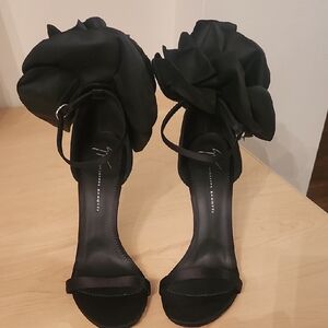 Giuseppe Zanotti Elegant Black Heels with Ruffle Accent
